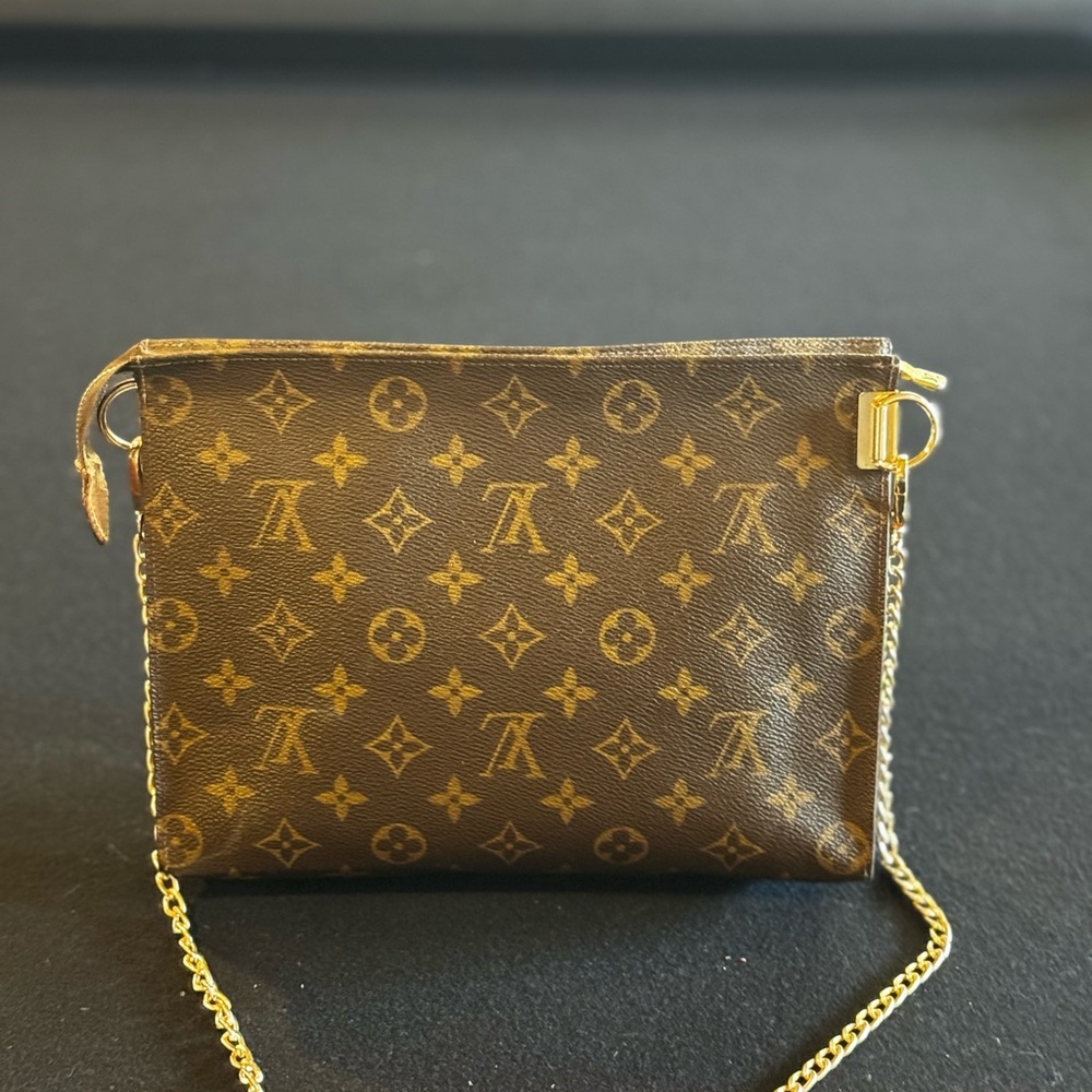 Louis Vuitton
LV Monogram Toiletry Pouch 26 vintage converted Crossbody - Picture 4 of 16